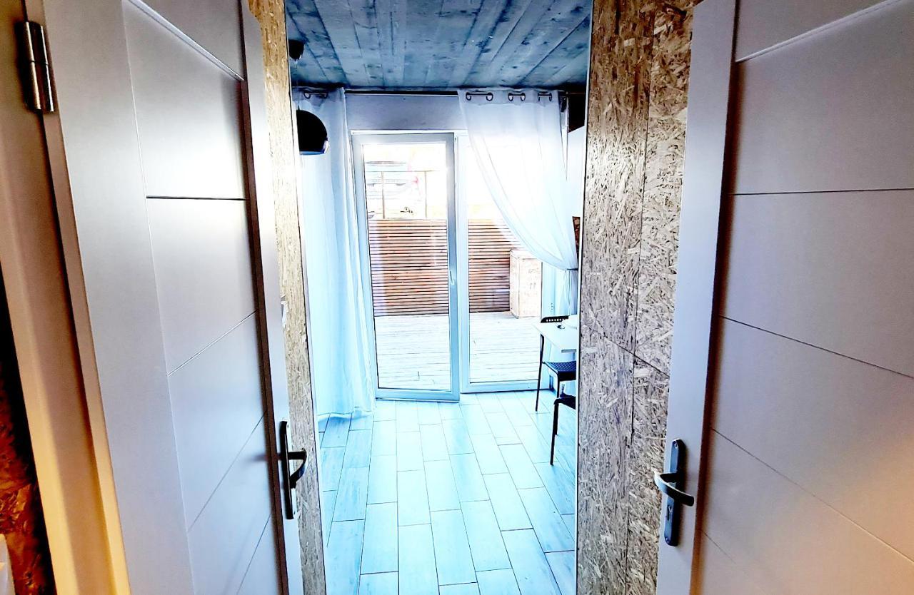 Sub Hel. Budzetowe Pokoje W Domu Z Basenem. Wokol Domu Tylko Natura. Balkon Zbyteczny. Luaran gambar